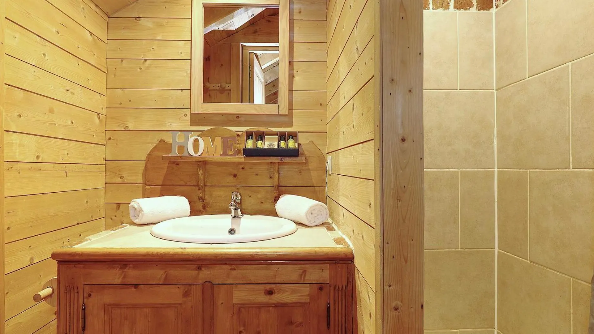 Chalet De Luxe 8 Chambres Avec Sauna Et Parking A Courchevel La Tania - Fr-1-575-232 0*,  France
