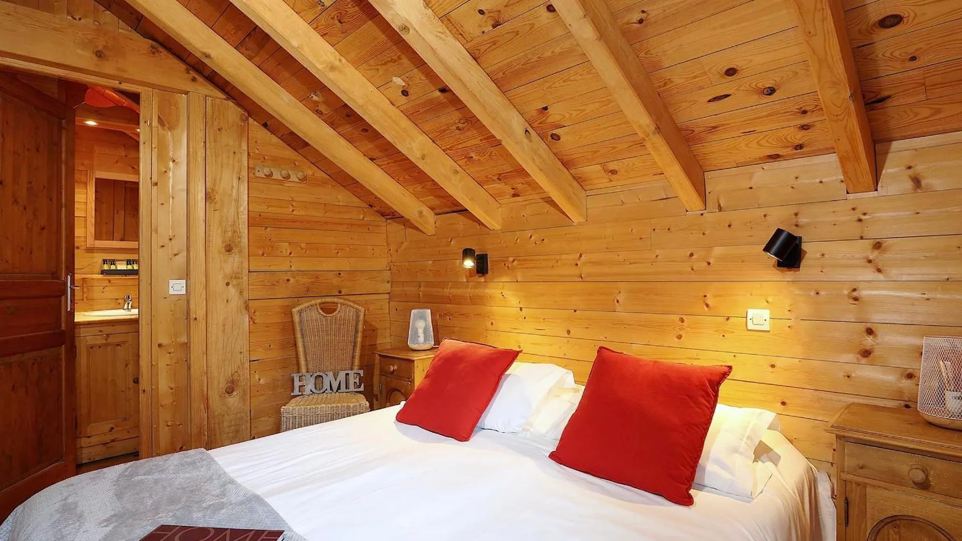 Chalet De Luxe 8 Chambres Avec Sauna Et Parking A Courchevel La Tania - Fr-1-575-232 0*,  France