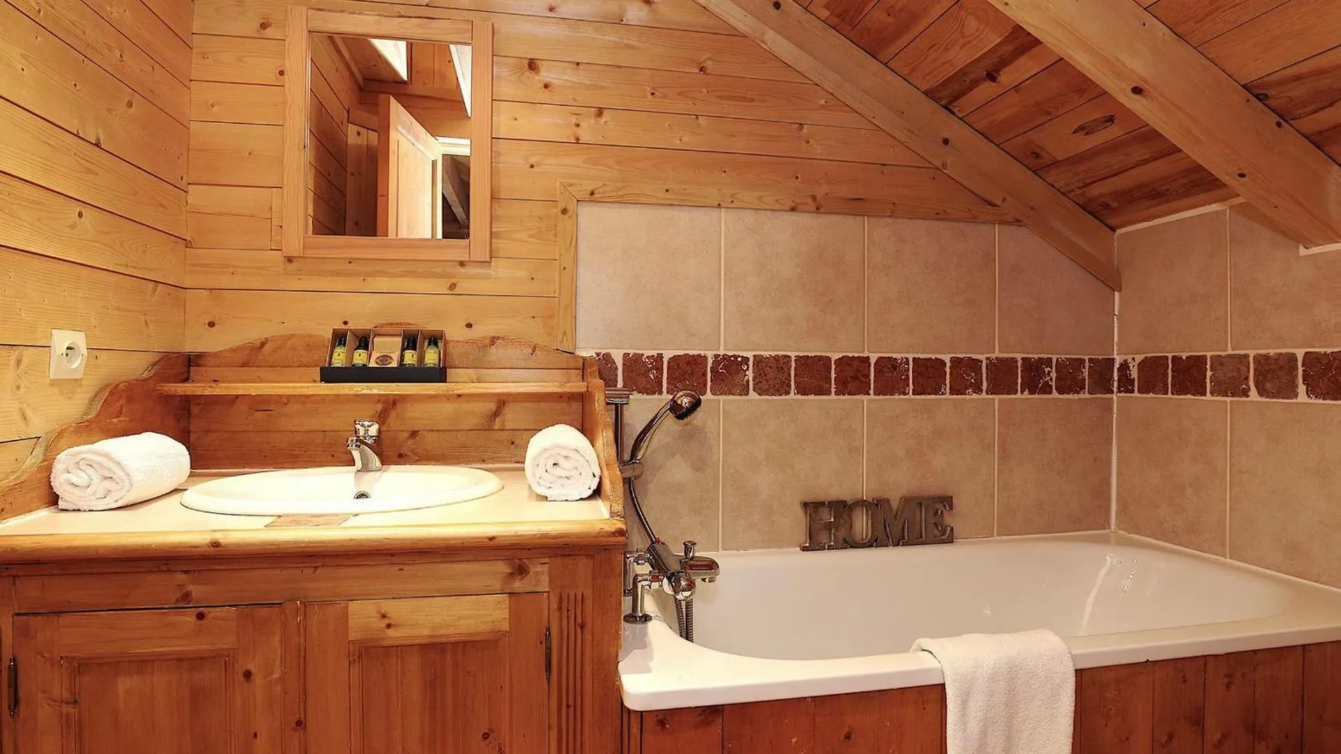 Chalet De Luxe 8 Chambres Avec Sauna Et Parking A Courchevel La Tania - Fr-1-575-232 France